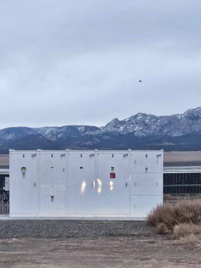 https://ampmfg.com/assets/uploads/images/installation_photos/utah_milford_solar_garden.jpg